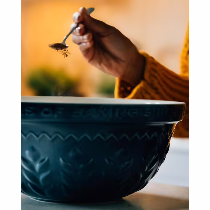 Traditional Mixing Bowl from Original Stoneware, Indigo and Ivory Design, 5.5 Liter Capacity, Perfect for Preparing Bread and Cakes, Dishwasher Safe