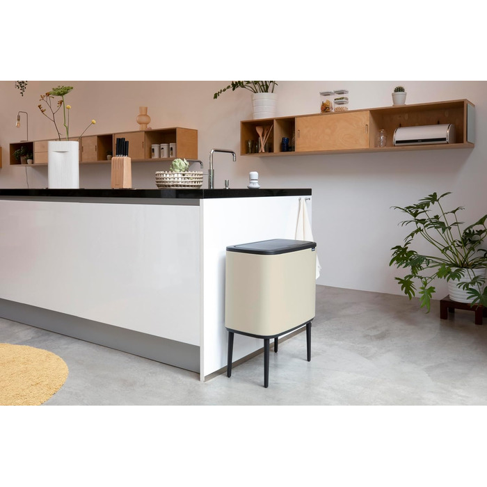 Сміттєвий бак Brabantia Bo Touch Bin на 36 л, металевий, білий, з внутрішнім відром (54 x 32 x 68 см)