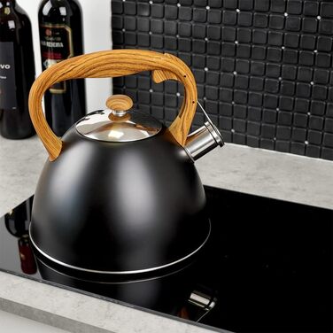 Чайник VILDE 3L з індукційною плитою, нержавіюча сталь, матовий чорний, з імітацією дерев'яної ручки. Підходить для сучасних та традиційних кухонь. Підходить для всіх типів плит, включаючи індукційні.