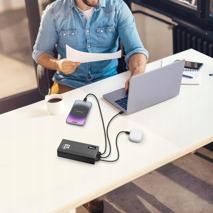 Потужний павербанк 50 000 mAh, чорний, з 4 USB-портами та швидкою зарядкою
