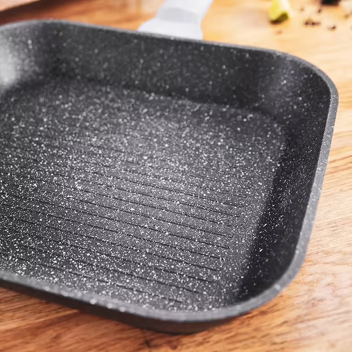Cecotec Grill Polka Excellence 28 Grill Force, 28 cm diameter, cast aluminum, non-stick coating, dishwasher safe and suitable for all cooktops, stable base (Rock)