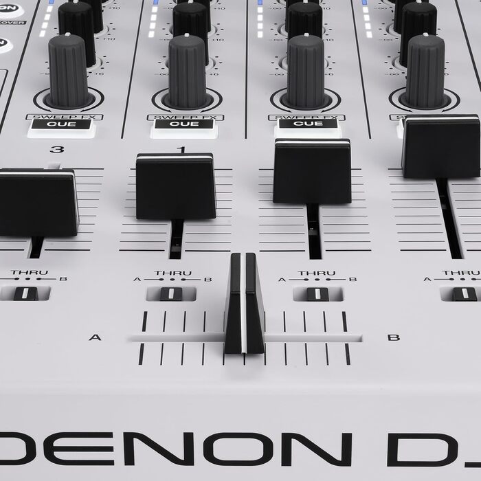 DENON DJ SC LIVE 4 - DJ контролер з розділенням на стеми, Wi-Fi, вбудовані колонки, сумісний з Serato DJ та Virtual DJ