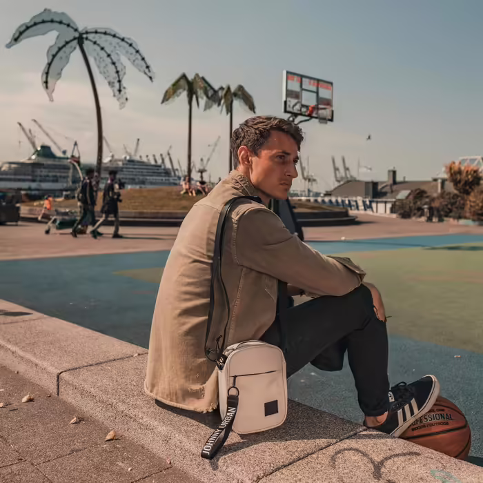 Johnny Urban Crossbody Bag Men & Women Small Beige - Luis - Small Bag to Wear Across the Body for Leisure & Vacation - Sporty Shoulder Bag - Water-Repellent (Sand)