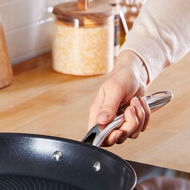 Набір сталевих сковорідок TEFAL Infinite 28/30 см, для індукційних та газових плит, з антипригарним покриттям