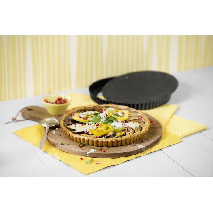 ORIGINAL KAISER Classic Tarteform with Lifting Base 28 cm, Quiche Pan non-stick coated, 1 - Pack & Classic Cake Pan Loaf Pan 30 x 11 x 8 cm, King Cake Pan non-stick coated