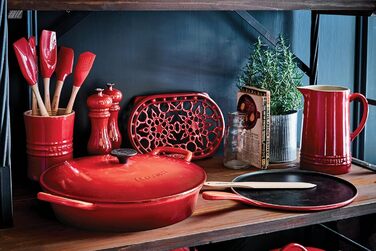 Млинцева сковорода Le Creuset з чавуну, 27 см, з дерев'яною лопаткою, для всіх типів плит (індукція), червона Cerise