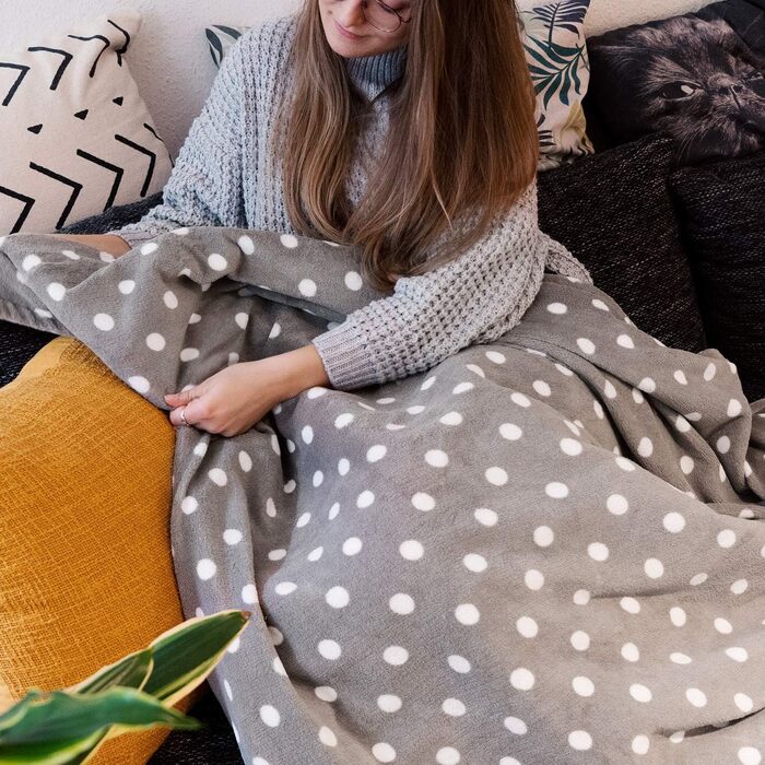 Електрична ковдра Navaris XXL 180x130 см з 3 рівнями нагріву, автовимкненням та можливістю прання. Тепла та м'яка ковдра з точками, темно-сірого кольору.