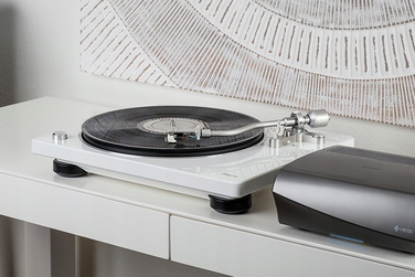 Вініловий програвач Denon DP-400, білий