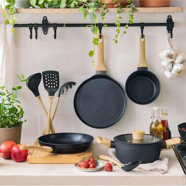 MasterChef Crepe Pan Induction, Pancake Pan for Pancakes, Roti, Omelette, Tortilla, Induction, Gas, Ceramic Stove, Non-Stick Coating Aluminum, 25cm, Extra Wide Natural Collection