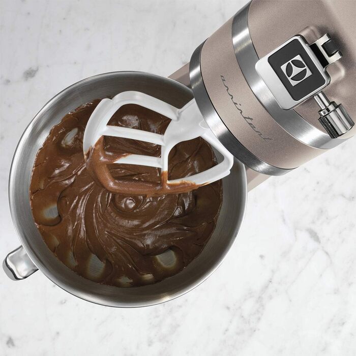 Тістоміс Electrolux EKM5570 з нержавіючої сталі, 1200 Вт, 10 швидкостей, з вінчиком та кришкою, пісочний колір