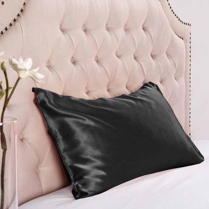 Silk 22 Momme Silk Pillowcase Set of 2, 100% Mulberry Silk Pillowcase for Hair and Skin with Envelope Closure, Soft and Smooth Silk Pillowcase, 50 x 66 cm Black