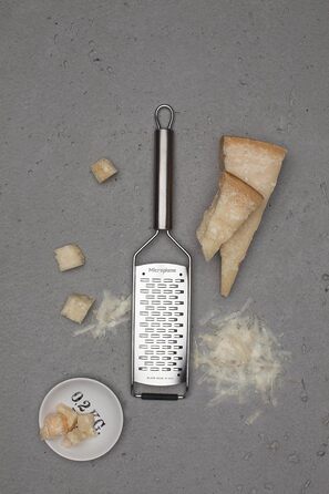 Кухонна тертка Microplane Professional для сиру, яблук, моркви, цукіні та шоколаду з лезами з нержавіючої сталі