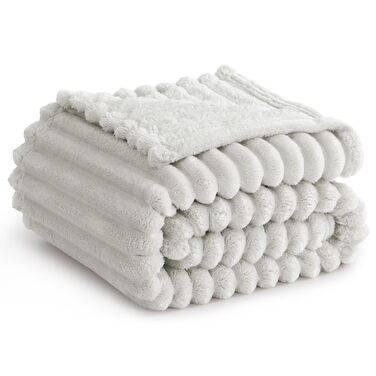 RUIKASI Плед кучевий фланелевий зелений - 150x200см. М'який плед з флісу для дивана, софи, вітальні. Декоративний плед, ковдра, теплий плед для дому. Трава-зелений (150 x 200 см)