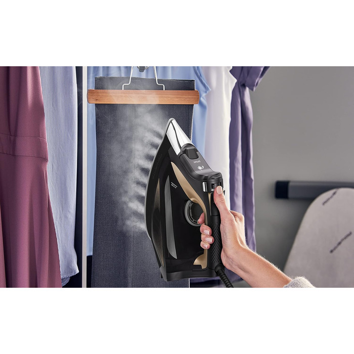 Rowenta DW5325 Focus Excel Steam Iron | 2700 Watts | 45 g/min continuous steam emission | 180 g/min steam boost | Drip Stop | Anti-scale setting | 300 ml water tank | Black/Copper 180g/min steam boost - 400 steam holes