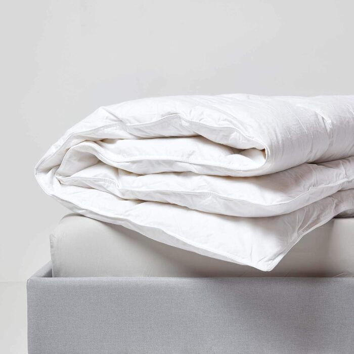 Homescapes Extra Warm Winter Comforter, 135 cm x 200 cm, Down Comforter Heat Class 5-6 (85% Duck Feathers and 15% Down) Quilted Comforter Öko-Tex Certified 135 x 200 cm