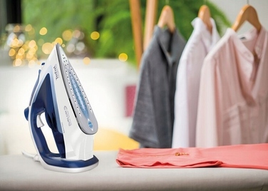 Парова праска Tefal FV5736E0, 2500 Вт, керамічна підошва, синя, 270 мл