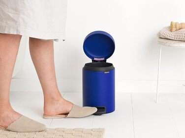Відро для сміття Brabantia NewIcon 30L з м'яким закриттям та педальним механізмом, блакитне