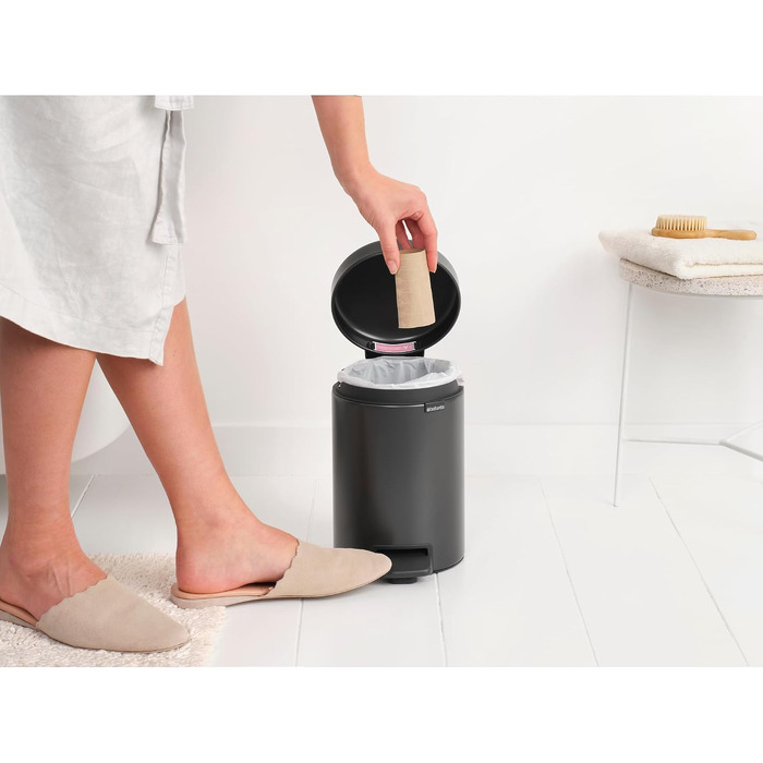 Сміттєвий відер Brabantia NewIcon для ванної кімнати з педаллю та кришкою, 3 л, сірий (Confident Grey)