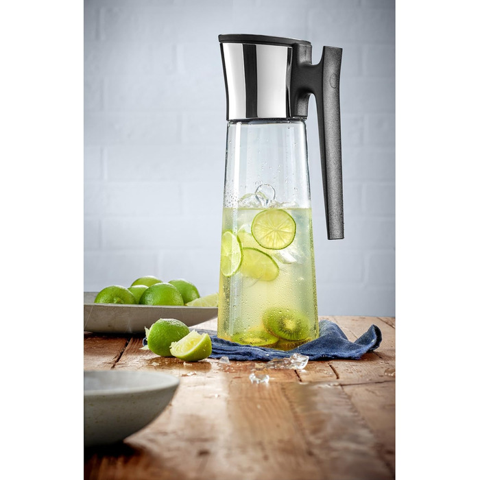 WMF Basic Water Carafe with Handle 1.5 Liter, Glass Carafe with Lid 1.5 l, Silicone Lid, Close-up Closure