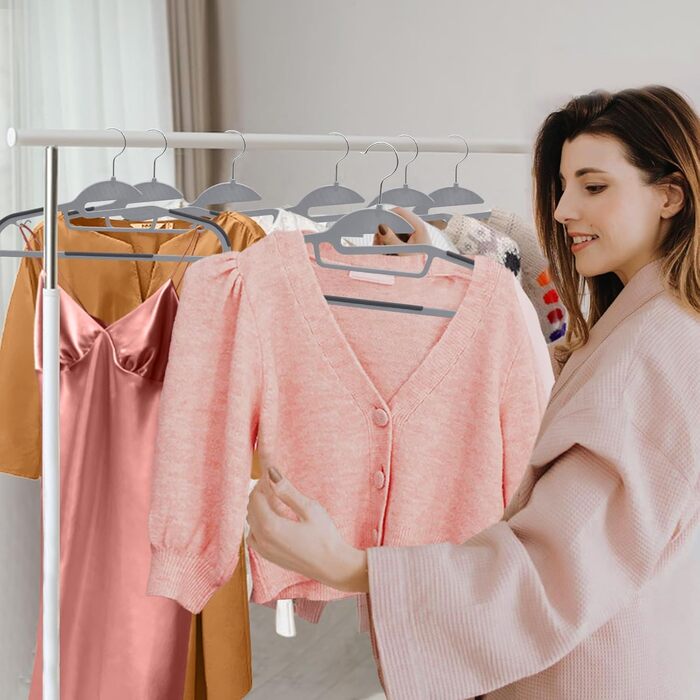 Плечики для одягу з пластику, 20 шт. Плечики з неслизьким покриттям, U-подібний отвір, для мокрого та сухого одягу, економія місця, з тримачем для краваток та поворотним гачком 360°, сірий + сріблястий, APY0420G