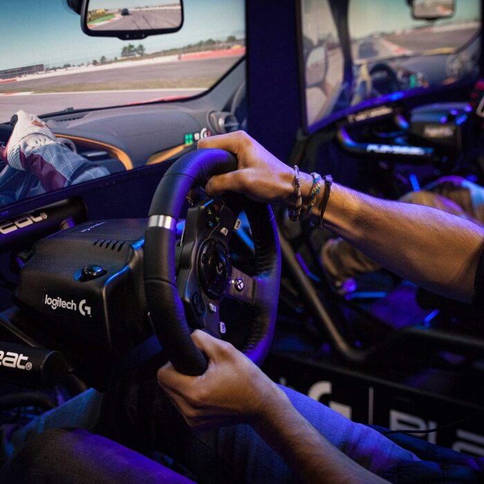 Руль Logitech G920 Driving Force для Xbox Series X|S, Xbox One, PC, Mac. Двомоторний Force Feedback, 900° кут повороту, регульовані педалі, UK-штекер.