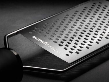 Терка Microplane для сиру, моркви, імбиру, кокосу та хріну, червона, з нержавіючої сталі - Made in USA