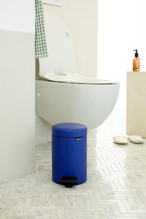 Відро для сміття Brabantia NewIcon 30L з м'яким закриттям та педальним механізмом, блакитне