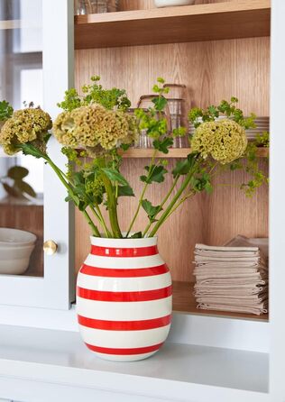 Ваза Kähler Omaggio, чорна, H12.5 см - оригінальний дизайн з ручним малюнком