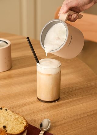 Електричний спінювач молока MilkFrother Cremeweiß з сенсорним екраном, 4 автоматичні програми, система безпеки, 350 мл, для гарячих та холодних напоїв, 400W (пісочний колір)