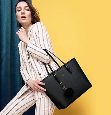 Сумка жіноча URAQT чорна шкіряна, шопер для офісу, школи, покупок з помпоном з хутра кролика та брелоком