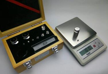 Кухонні ваги G&G KF6K: цифрова вага, 6 кг / 0.1 г, з автоматичним вимкненням, з живленням від мережі та батарейок