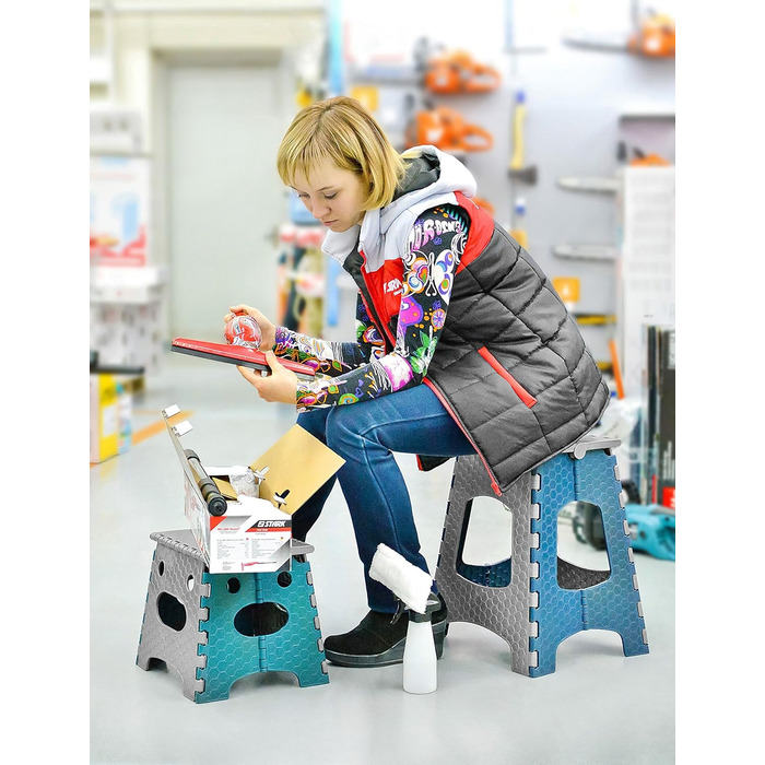 Складний стілець Stark – стілець-табурет, 120 кг, з ручкою, антиковзкий для кухні, ванної, саду та майстерні, компактний (сіро-блакитний), 27 см