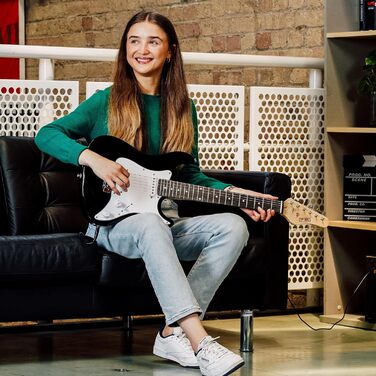 Електрогітара 3/4 розміру 3rd Avenue XF Ultimate Kit з підсилювачем 10W, тюнером, кабелем, стійкою, чохлом, ременем, запасними струнами, медіаторами та каподастром - Чорний, набір для початківців