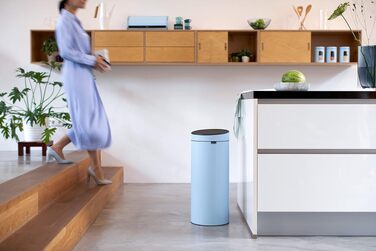 Сміттєвий кошик Brabantia Touch Bin з виймаю одним пластиковим внутрішнім відром