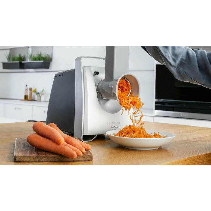 М'ясорубка Bosch MFW68660 сріблясто-чорна, 2200 Вт, насадки для ковбас, 4 тертки, 3 диски з нержавіючої сталі (3, 4.8, 8 мм)