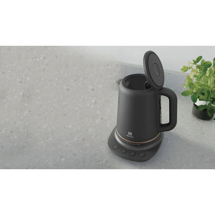 Електричний чайник Electrolux Explore 7 E7K1-6BP, 2400 Вт, 1,7 л, чорний