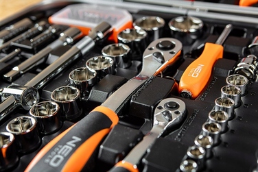 Набір інструментів для електрика NEO TOOLS 01-310-1 у кейсі