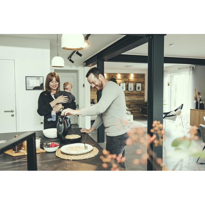 Severin Black Line Heart Waffle Maker - PFAS-Free Coating, Indicator Light, Cord Storage, 1000W