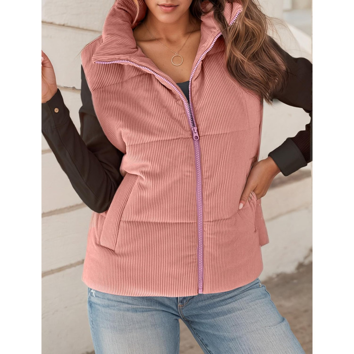 Жіноча тепла безрукавка FEOYA: коротка, з високим коміром, утеплена, рожевого кольору