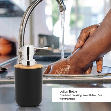 Набір аксесуарів для ванної кімнати чорного кольору: ергономічна щітка для унітазу, кошик для сміття та мильниця