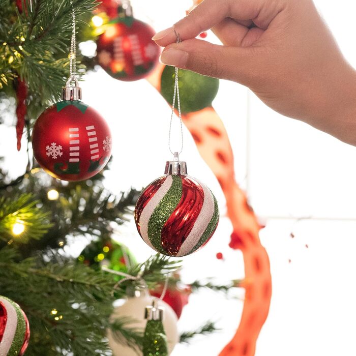 Набір ялинкових прикрас Victor's Workshop 35 шт. 5 см, пластикові кулі, червоно-зелено-білий декор для ялинки