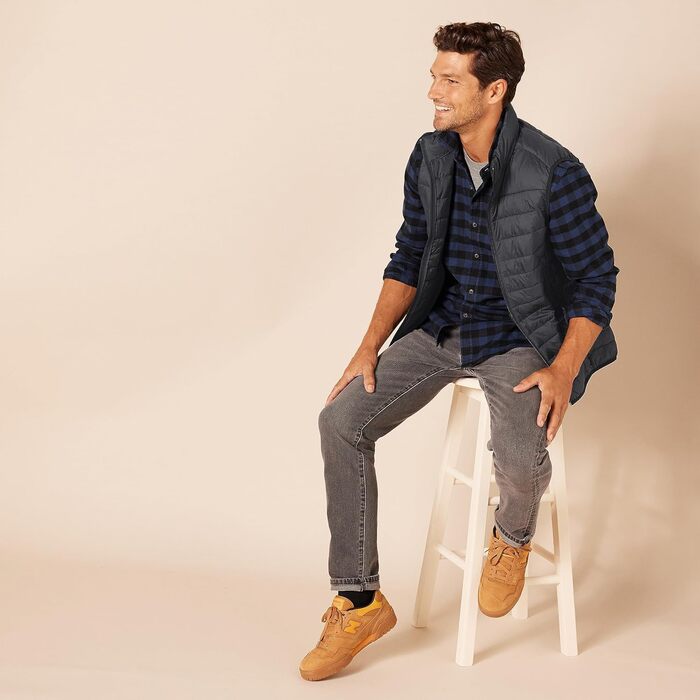 Чоловіча розпакувальна жилетка Amazon Essentials, легка, водостійка, чорна, компактна