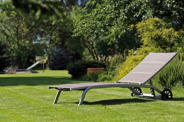 Шезлонг металевий рожевий HOME & GARDEN