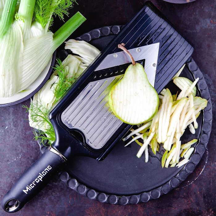 Тірний овочевий терт Microplane з V-подібною та Julienneklingen-лезом, з нержавіючої сталі, з захистом пальців