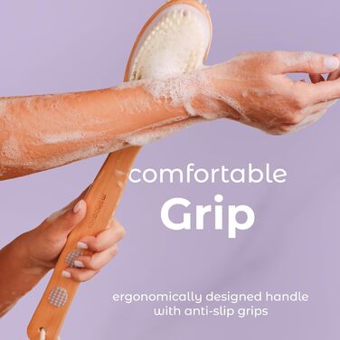 Скребок для спини MainBasics для душу - довга ручка, двостороння щітка для миття та скрабу тіла з пілінгом та м'якими щетинками (Лаванда, Дерево)