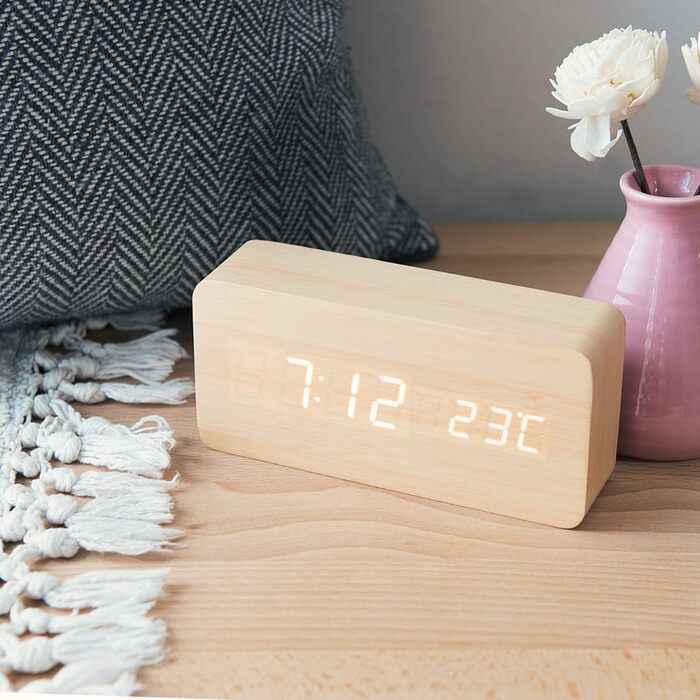 kwmobile Wooden-Look Digital Alarm Clock - Digital Clock with Time, Temperature, and Date Display - Alarm Clock with USB Cable in Birch with White LEDs