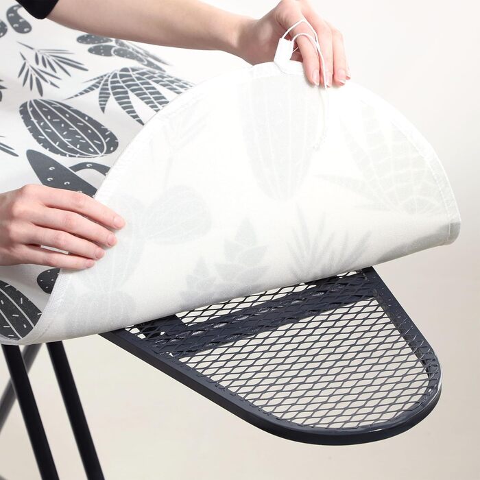 Покриття для прасувальної дошки KADAX з шнурком, бавовняне покриття для прасувального столу, підходить для парових прасок, замінне покриття для прасувальної дошки з м'яким шаром (кактуси 132x48)