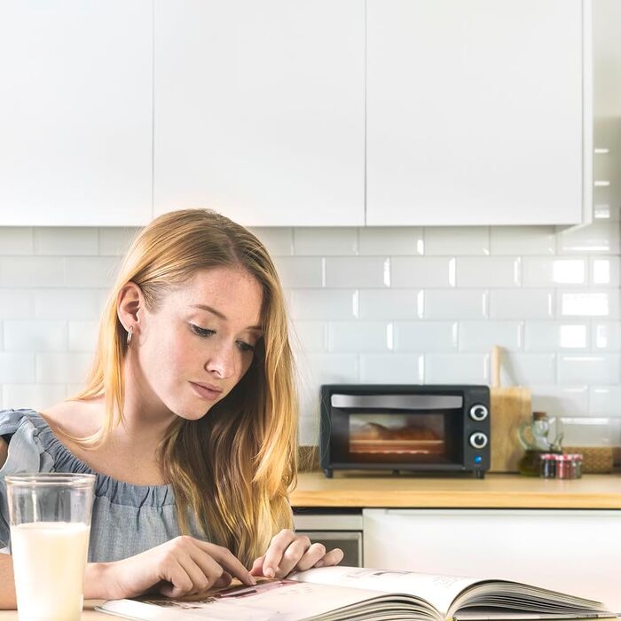 Електрична піч Cecotec Bake&Toast 1090 Black, 10 л, 1000 Вт, таймер 60 хв, регулювання температури до 230ºC, деко, решітка-гриль та щипці з ручкою