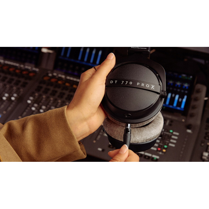 Студійні закриті дротові навушники Beyerdynamic DT 770 PRO X