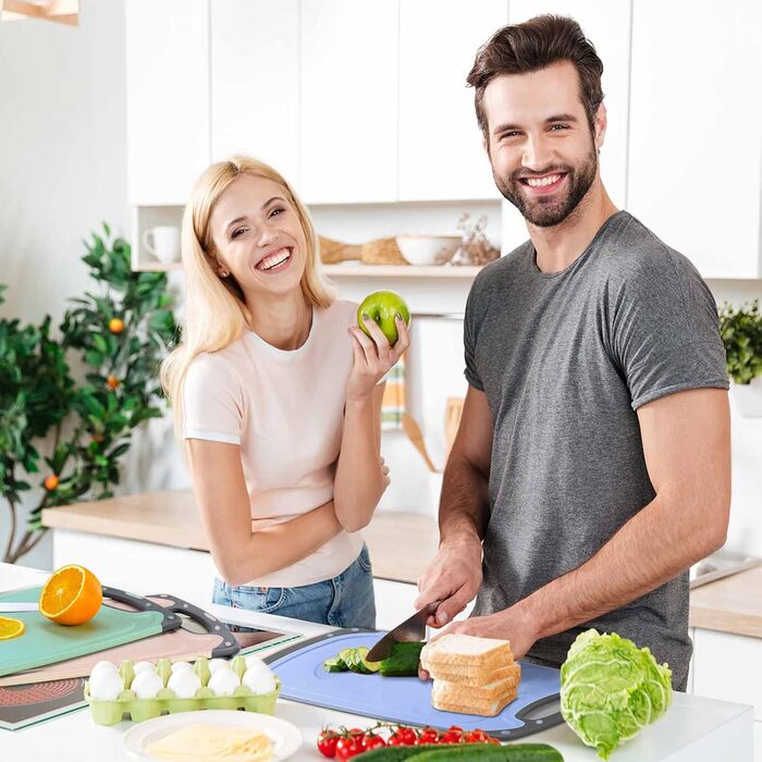 Cutting Board Set of 3, Plastic Cutting Board with Juice Grooves & Garlic Press Groove, Non-Slip Kitchen Board, Antibacterial Breakfast Board Cutting Boards for Fruit/Vegetables/Meat